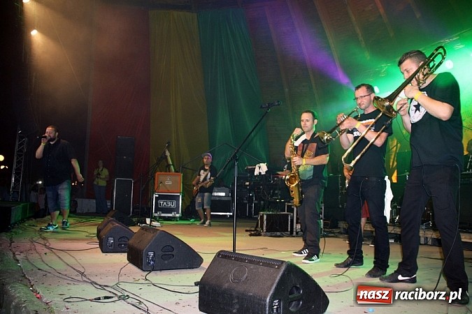 Zdjęcie w galerii na portalu naszraciborz.pl: Wodzisław Śląski: Najcieplejsze Miejsce Na Ziemi! Kamil Bednarek na finał festiwalu reggae wiadomości z regionu