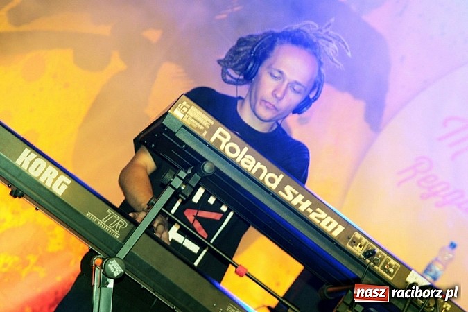 Zdjęcie w galerii na portalu naszraciborz.pl: Wodzisław Śląski: Najcieplejsze Miejsce Na Ziemi! Kamil Bednarek na finał festiwalu reggae wiadomości z regionu