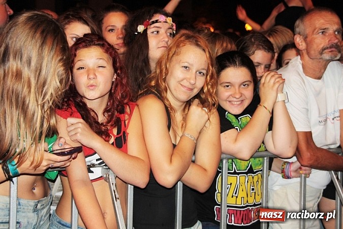 Zdjęcie w galerii na portalu naszraciborz.pl: Wodzisław Śląski: Najcieplejsze Miejsce Na Ziemi! Kamil Bednarek na finał festiwalu reggae wiadomości z regionu