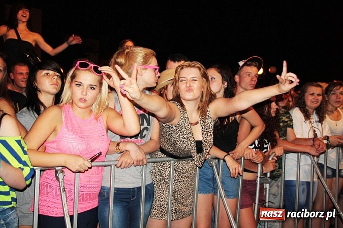 Zdjęcie w galerii na portalu naszraciborz.pl: Wodzisław Śląski: Najcieplejsze Miejsce Na Ziemi! Kamil Bednarek na finał festiwalu reggae wiadomości z regionu