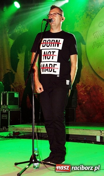 Zdjęcie w galerii na portalu naszraciborz.pl: Wodzisław Śląski: Najcieplejsze Miejsce Na Ziemi! Kamil Bednarek na finał festiwalu reggae wiadomości z regionu