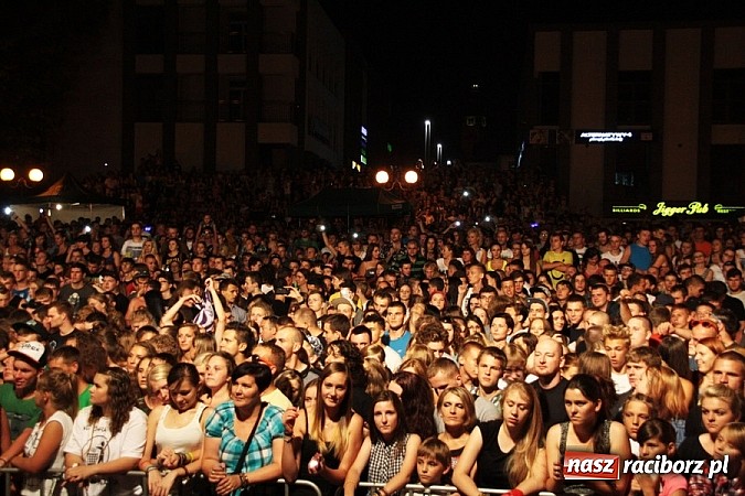 Zdjęcie w galerii na portalu naszraciborz.pl: Wodzisław Śląski: Najcieplejsze Miejsce Na Ziemi! Kamil Bednarek na finał festiwalu reggae wiadomości z regionu