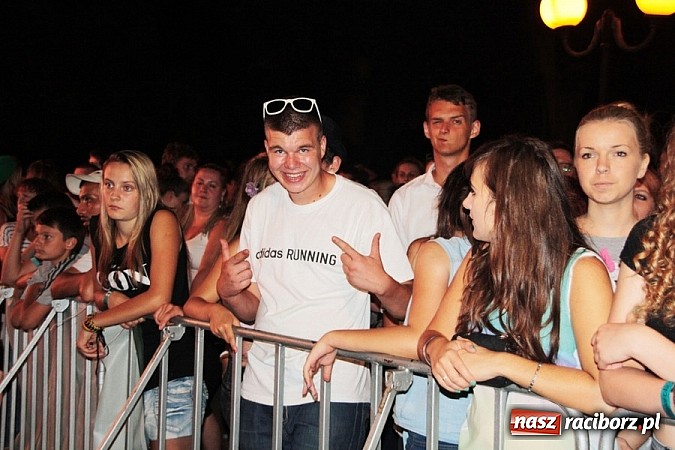 Zdjęcie w galerii na portalu naszraciborz.pl: Wodzisław Śląski: Najcieplejsze Miejsce Na Ziemi! Kamil Bednarek na finał festiwalu reggae wiadomości z regionu