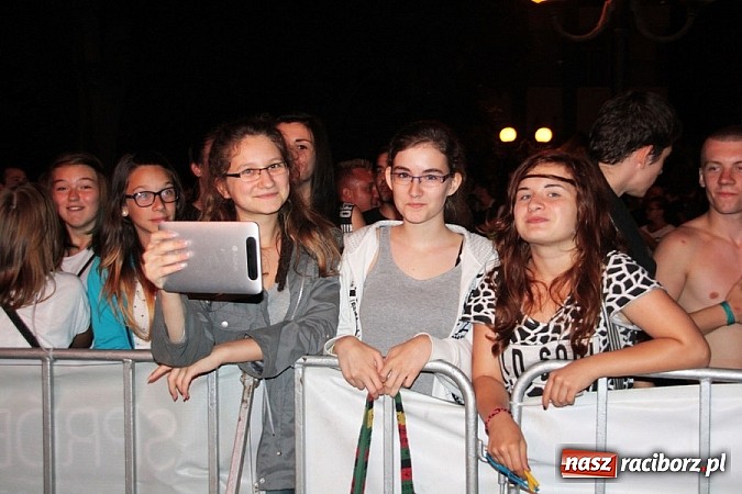 Zdjęcie w galerii na portalu naszraciborz.pl: Wodzisław Śląski: Najcieplejsze Miejsce Na Ziemi! Kamil Bednarek na finał festiwalu reggae wiadomości z regionu