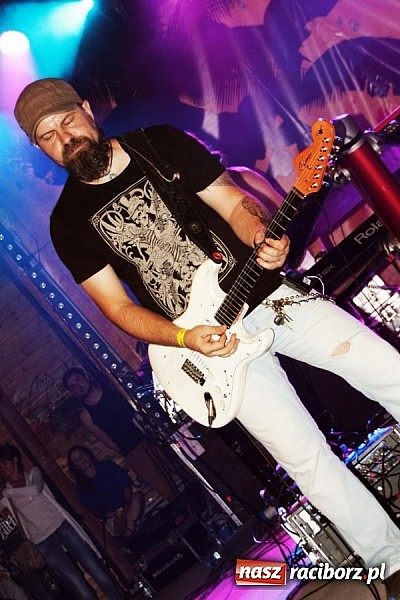 Zdjęcie w galerii na portalu naszraciborz.pl: Wodzisław Śląski: Najcieplejsze Miejsce Na Ziemi! Kamil Bednarek na finał festiwalu reggae wiadomości z regionu