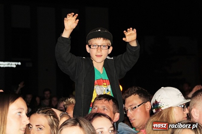 Zdjęcie w galerii na portalu naszraciborz.pl: Wodzisław Śląski: Najcieplejsze Miejsce Na Ziemi! Kamil Bednarek na finał festiwalu reggae wiadomości z regionu