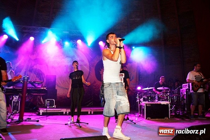 Zdjęcie w galerii na portalu naszraciborz.pl: Wodzisław Śląski: Najcieplejsze Miejsce Na Ziemi! Kamil Bednarek na finał festiwalu reggae wiadomości z regionu