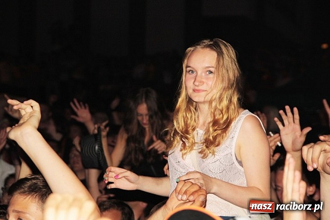 Zdjęcie w galerii na portalu naszraciborz.pl: Wodzisław Śląski: Najcieplejsze Miejsce Na Ziemi! Kamil Bednarek na finał festiwalu reggae wiadomości z regionu