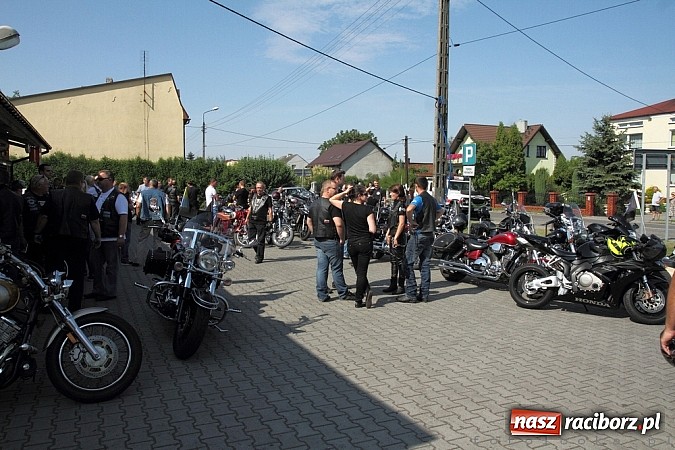 Zdjęcie w galerii na portalu naszraciborz.pl: Korowód motocyklowy w Pogrzebieniu wiadomości z regionu