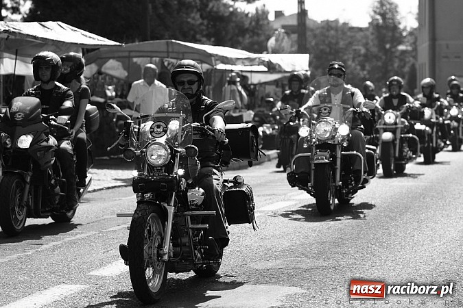 Zdjęcie w galerii na portalu naszraciborz.pl: Korowód motocyklowy w Pogrzebieniu wiadomości z regionu