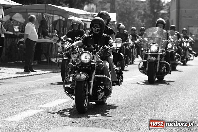 Zdjęcie w galerii na portalu naszraciborz.pl: Korowód motocyklowy w Pogrzebieniu wiadomości z regionu