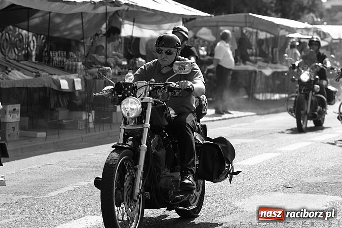 Zdjęcie w galerii na portalu naszraciborz.pl: Korowód motocyklowy w Pogrzebieniu wiadomości z regionu