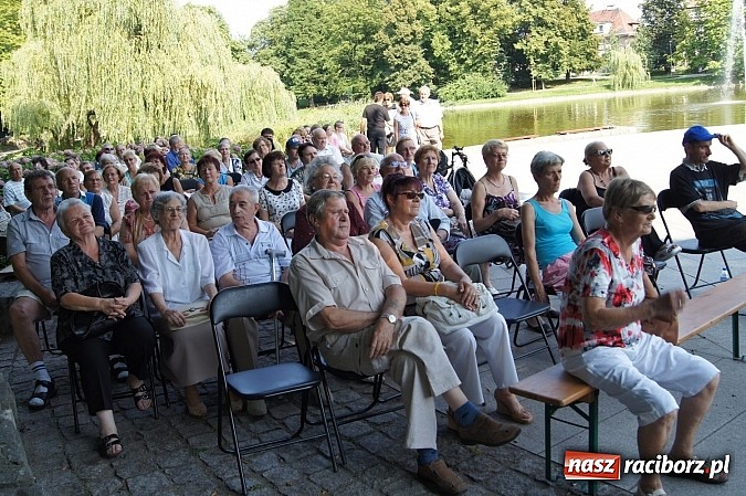 Zdjęcie w galerii na portalu naszraciborz.pl: Perspektywa Okolicy zagrała w Parku Roth wiadomości z regionu