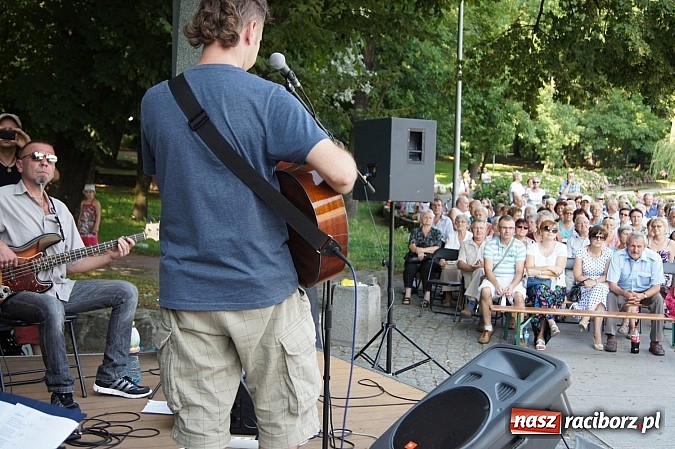 Zdjęcie w galerii na portalu naszraciborz.pl: Perspektywa Okolicy zagrała w Parku Roth wiadomości z regionu