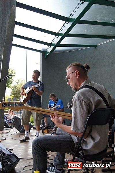 Zdjęcie w galerii na portalu naszraciborz.pl: Perspektywa Okolicy zagrała w Parku Roth wiadomości z regionu