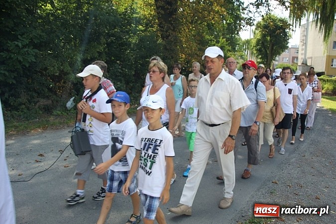 Zdjęcie w galerii na portalu naszraciborz.pl: Poświęcili pojazdy i poszli z pielgrzymką do Raciborskiej Pani wiadomości z regionu