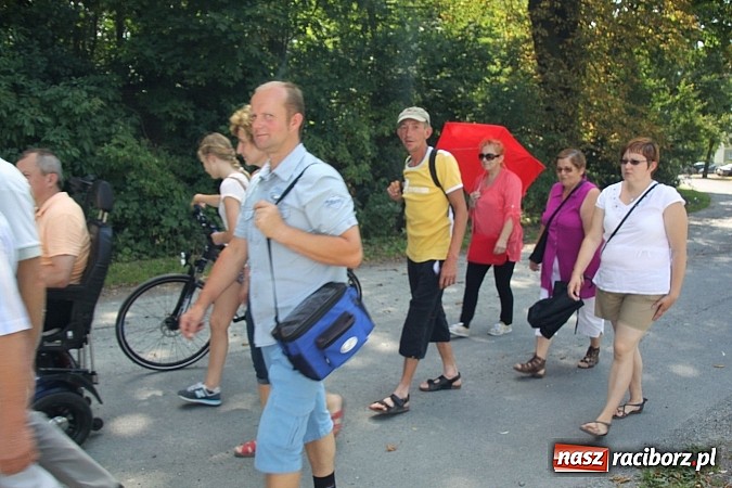 Zdjęcie w galerii na portalu naszraciborz.pl: Poświęcili pojazdy i poszli z pielgrzymką do Raciborskiej Pani wiadomości z regionu