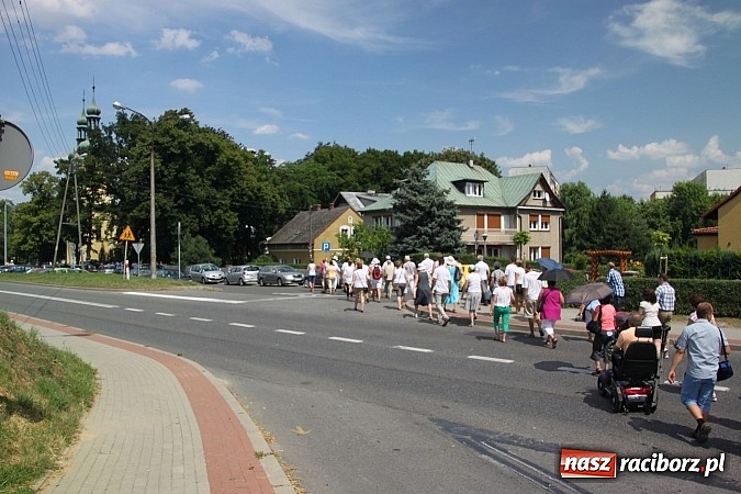 Zdjęcie w galerii na portalu naszraciborz.pl: Poświęcili pojazdy i poszli z pielgrzymką do Raciborskiej Pani wiadomości z regionu