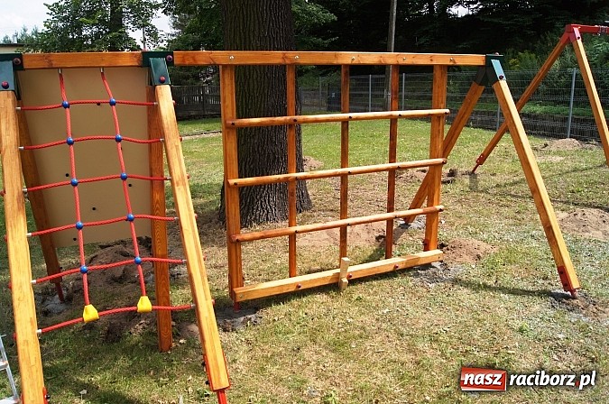 Zdjęcie w galerii na portalu naszraciborz.pl: Nowy plac zabaw dla małych mieszkańców Nędzy  wiadomości z regionu