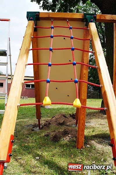 Zdjęcie w galerii na portalu naszraciborz.pl: Nowy plac zabaw dla małych mieszkańców Nędzy  wiadomości z regionu
