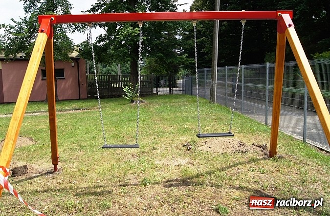 Zdjęcie w galerii na portalu naszraciborz.pl: Nowy plac zabaw dla małych mieszkańców Nędzy  wiadomości z regionu