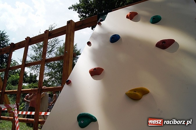 Zdjęcie w galerii na portalu naszraciborz.pl: Nowy plac zabaw dla małych mieszkańców Nędzy  wiadomości z regionu
