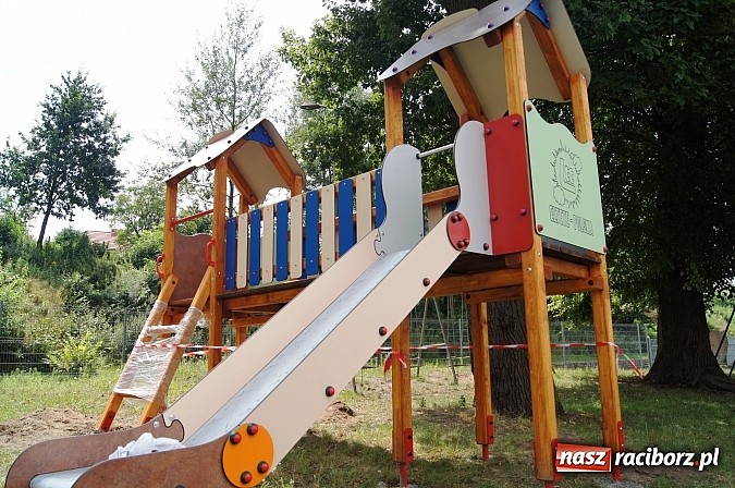 Zdjęcie w galerii na portalu naszraciborz.pl: Nowy plac zabaw dla małych mieszkańców Nędzy  wiadomości z regionu