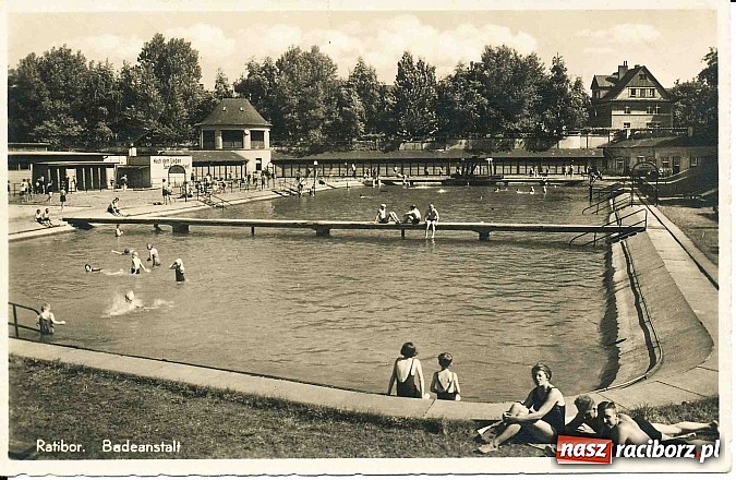 Zdjęcie w galerii na portalu naszraciborz.pl: Retro podróż na czas upałów. Basen przy ul. Bema wiadomości z regionu