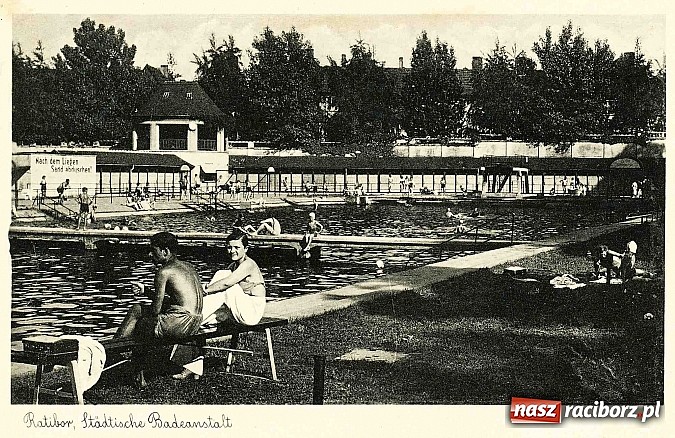 Zdjęcie w galerii na portalu naszraciborz.pl: Retro podróż na czas upałów. Basen przy ul. Bema wiadomości z regionu