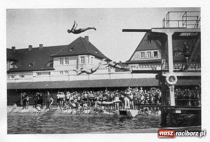 Zdjęcie w galerii na portalu naszraciborz.pl: Retro podróż na czas upałów. Basen przy ul. Bema wiadomości z regionu