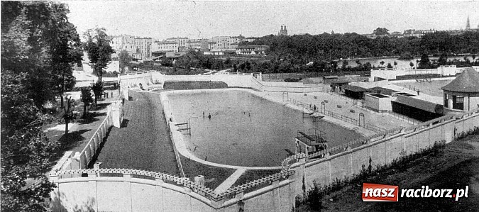 Zdjęcie w galerii na portalu naszraciborz.pl: Retro podróż na czas upałów. Basen przy ul. Bema wiadomości z regionu
