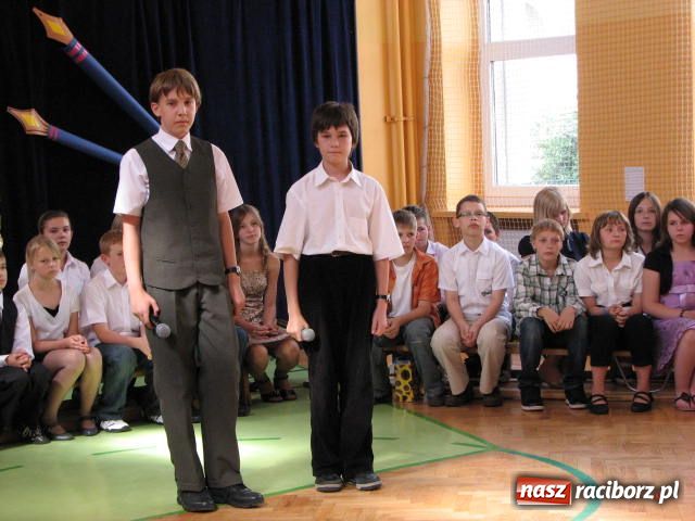 Zdjęcie w galerii na portalu naszraciborz.pl: Pożegnanie szóstoklasistów w SP 13 wiadomości z regionu