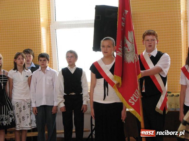 Zdjęcie w galerii na portalu naszraciborz.pl: Pożegnanie szóstoklasistów w SP 13 wiadomości z regionu
