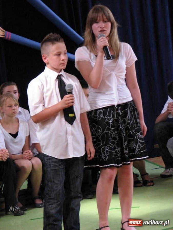 Zdjęcie w galerii na portalu naszraciborz.pl: Pożegnanie szóstoklasistów w SP 13 wiadomości z regionu