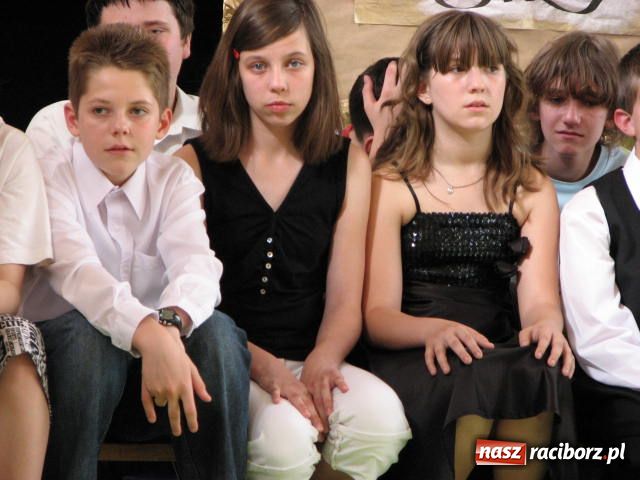 Zdjęcie w galerii na portalu naszraciborz.pl: Pożegnanie szóstoklasistów w SP 13 wiadomości z regionu