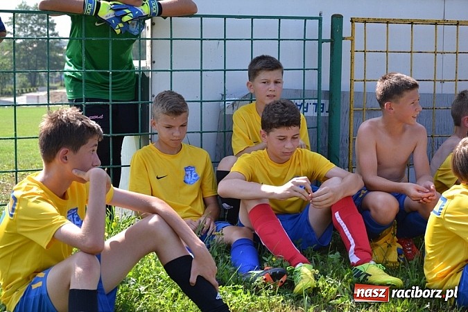 Zdjęcie w galerii na portalu naszraciborz.pl: GKS Jedlińsk rządzi i dzieli! Pogrom trampkarzy Buku wiadomości z regionu