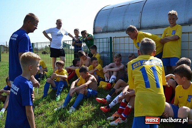 Zdjęcie w galerii na portalu naszraciborz.pl: GKS Jedlińsk rządzi i dzieli! Pogrom trampkarzy Buku wiadomości z regionu