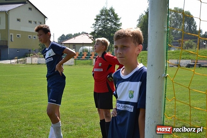 Zdjęcie w galerii na portalu naszraciborz.pl: GKS Jedlińsk rządzi i dzieli! Pogrom trampkarzy Buku wiadomości z regionu