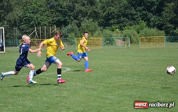 Zdjęcie w galerii na portalu naszraciborz.pl: GKS Jedlińsk rządzi i dzieli! Pogrom trampkarzy Buku wiadomości z regionu