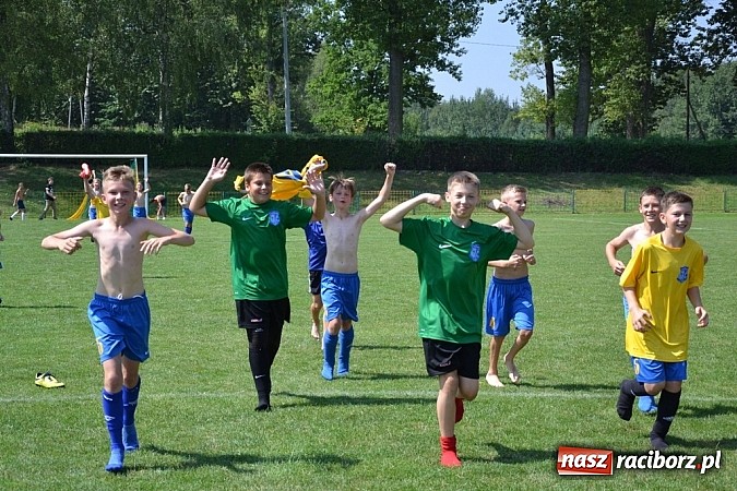 Zdjęcie w galerii na portalu naszraciborz.pl: GKS Jedlińsk rządzi i dzieli! Pogrom trampkarzy Buku wiadomości z regionu