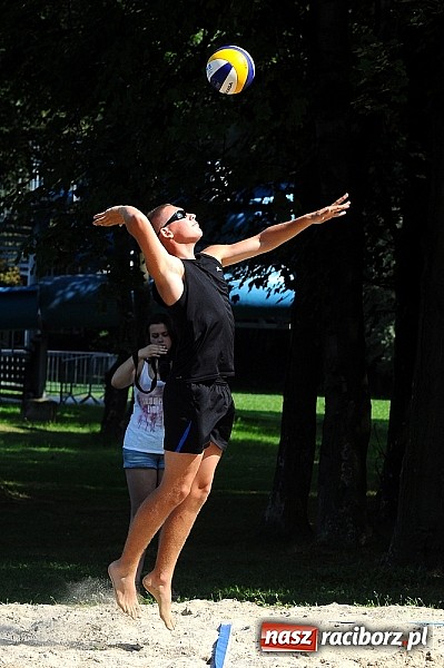 Zdjęcie w galerii na portalu naszraciborz.pl: Mistrzostwa Raciborza w siatkówce plażowej: Bulenda i Rusek najlepsi wiadomości z regionu