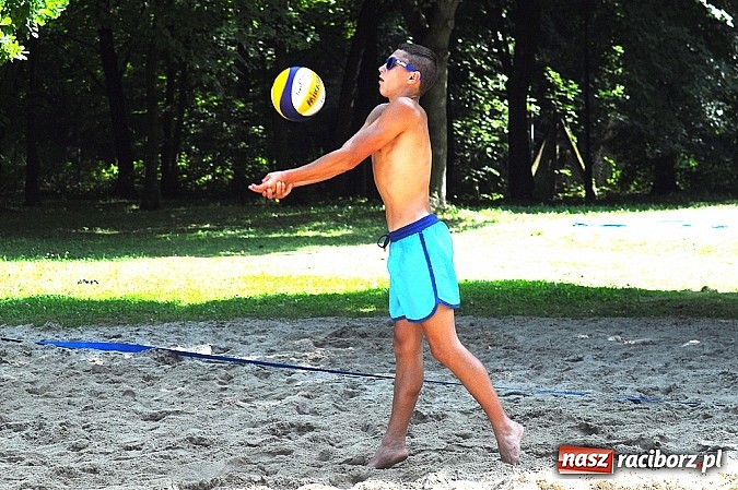Zdjęcie w galerii na portalu naszraciborz.pl: Mistrzostwa Raciborza w siatkówce plażowej: Bulenda i Rusek najlepsi wiadomości z regionu
