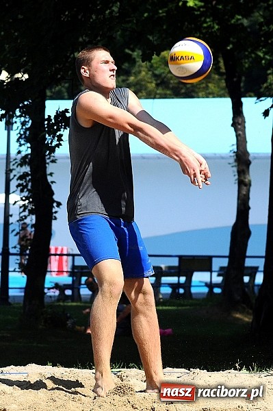 Zdjęcie w galerii na portalu naszraciborz.pl: Mistrzostwa Raciborza w siatkówce plażowej: Bulenda i Rusek najlepsi wiadomości z regionu