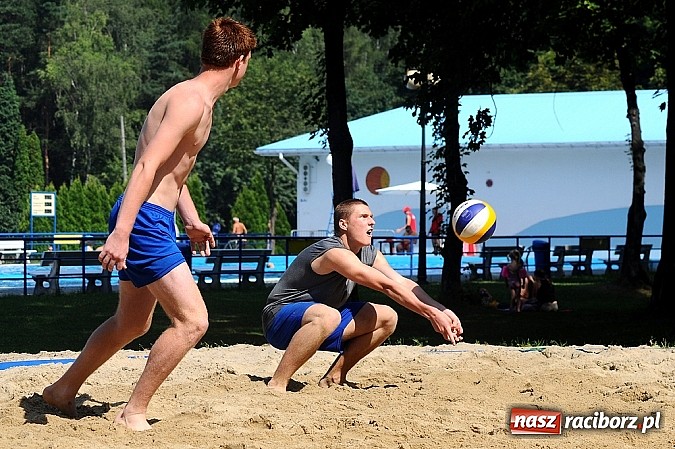 Zdjęcie w galerii na portalu naszraciborz.pl: Mistrzostwa Raciborza w siatkówce plażowej: Bulenda i Rusek najlepsi wiadomości z regionu