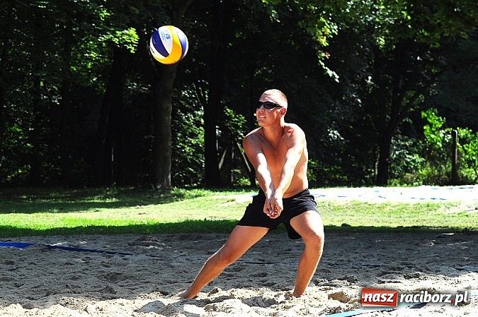 Zdjęcie w galerii na portalu naszraciborz.pl: Mistrzostwa Raciborza w siatkówce plażowej: Bulenda i Rusek najlepsi wiadomości z regionu