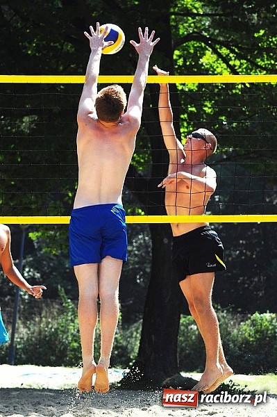 Zdjęcie w galerii na portalu naszraciborz.pl: Mistrzostwa Raciborza w siatkówce plażowej: Bulenda i Rusek najlepsi wiadomości z regionu