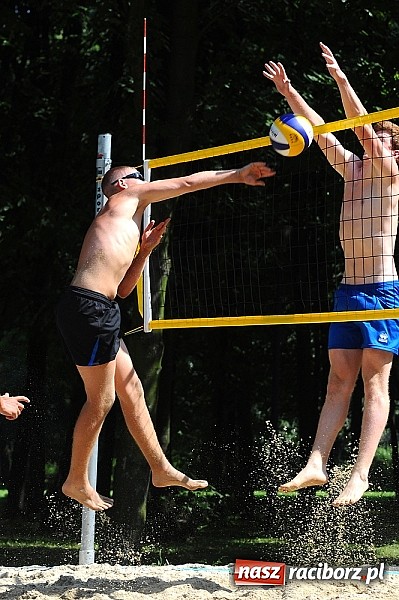 Zdjęcie w galerii na portalu naszraciborz.pl: Mistrzostwa Raciborza w siatkówce plażowej: Bulenda i Rusek najlepsi wiadomości z regionu