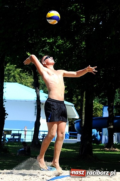 Zdjęcie w galerii na portalu naszraciborz.pl: Mistrzostwa Raciborza w siatkówce plażowej: Bulenda i Rusek najlepsi wiadomości z regionu