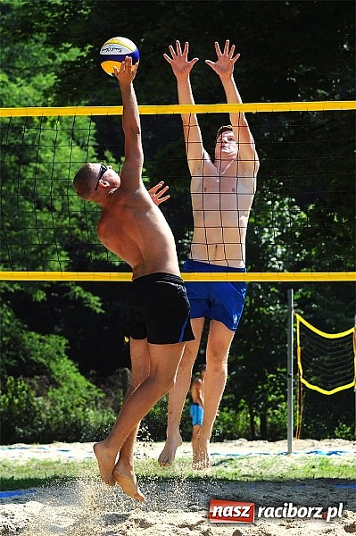 Zdjęcie w galerii na portalu naszraciborz.pl: Mistrzostwa Raciborza w siatkówce plażowej: Bulenda i Rusek najlepsi wiadomości z regionu