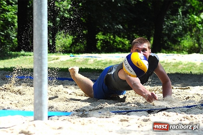 Zdjęcie w galerii na portalu naszraciborz.pl: Mistrzostwa Raciborza w siatkówce plażowej: Bulenda i Rusek najlepsi wiadomości z regionu